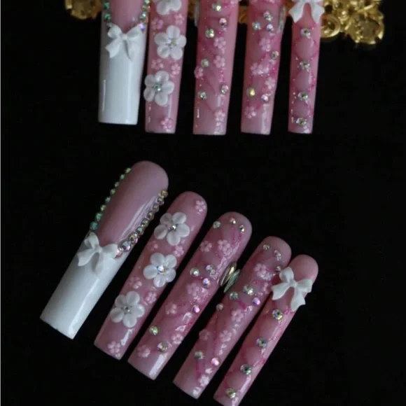 Pink and White Floral Pressed On Nail Set - Picture 2 of 7